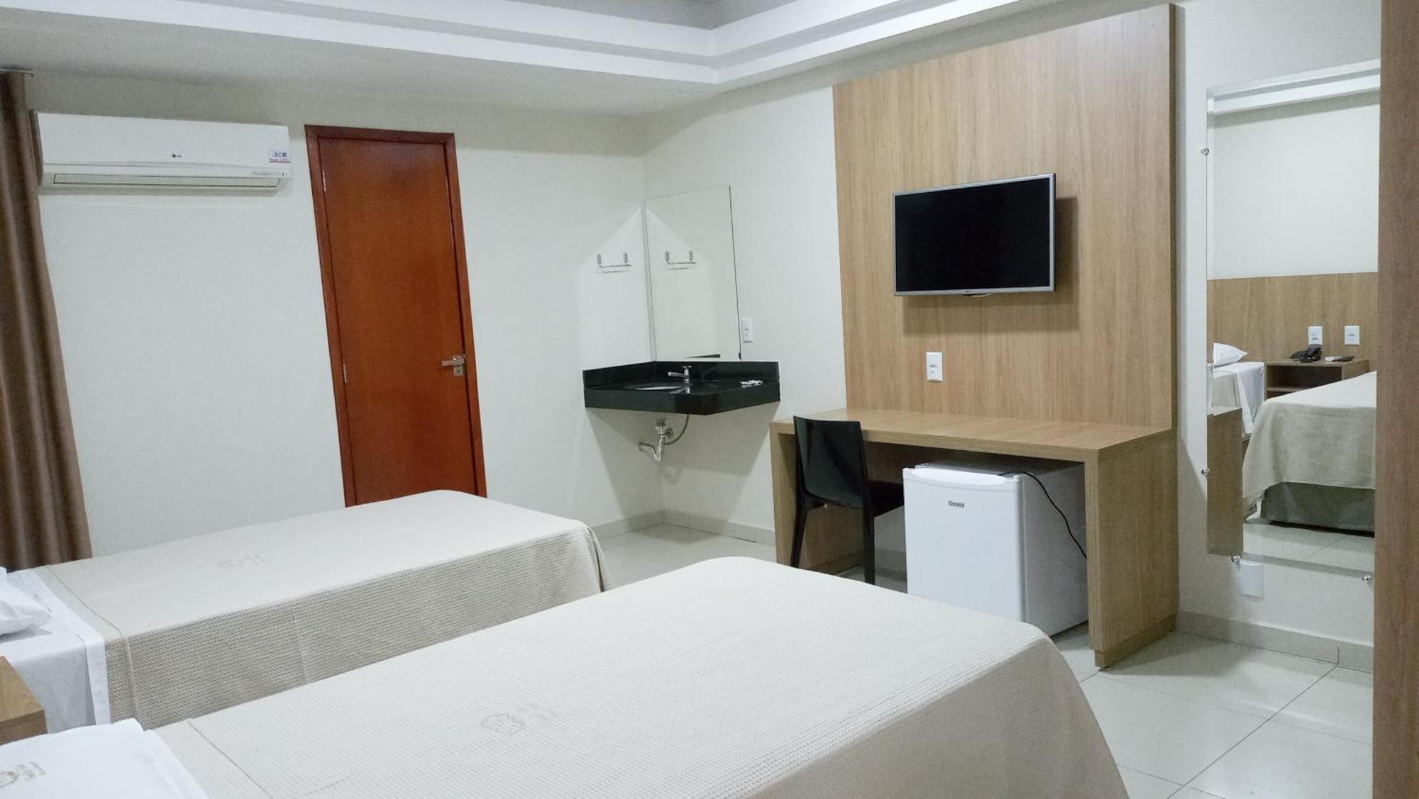 Tawfiqs Hotel Barra do Garcas Exterior photo
